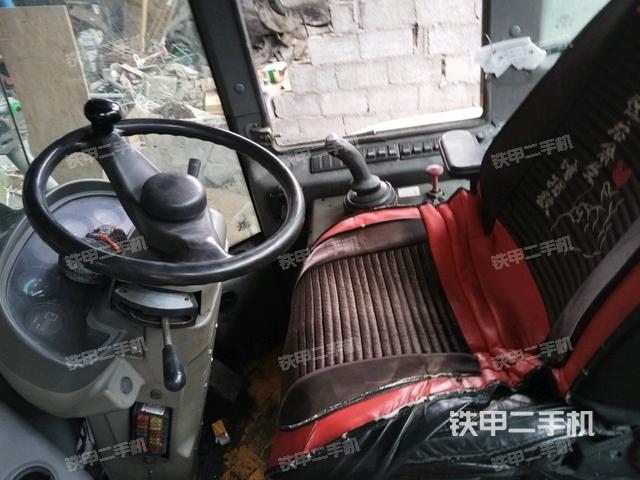 駕駛室內(nèi)部（駕駛室部分）