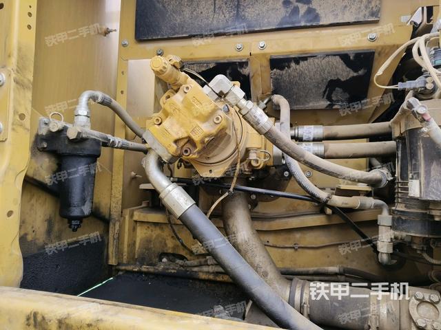 液壓泵艙室正面整體(整機(jī)外觀) 液壓泵艙室正面整體(整機(jī)外觀)