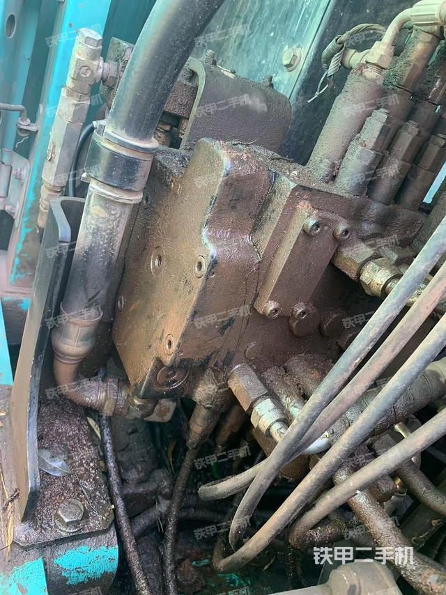 回轉馬達和主控閥（整機外觀）