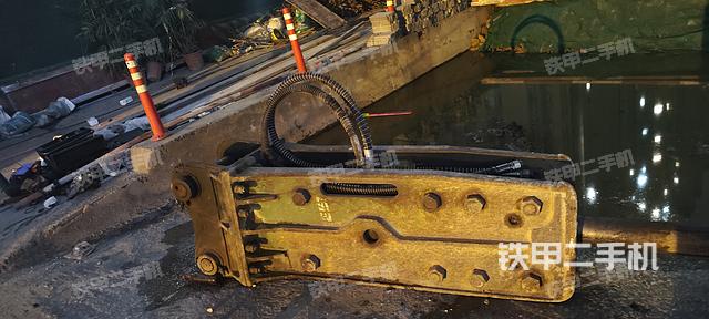 整机右后45°（设备外观及核心部件）