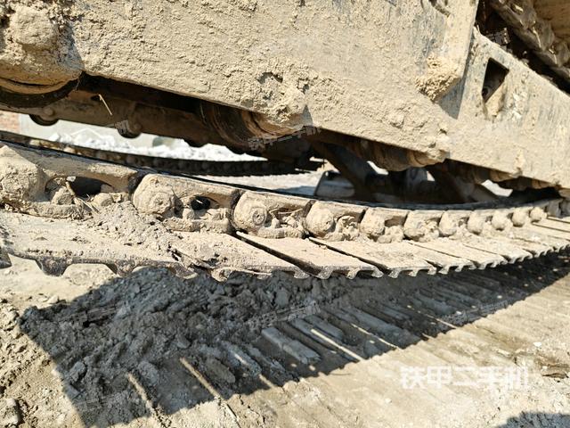 右側(cè)履帶整體?（行走機(jī)構(gòu)）