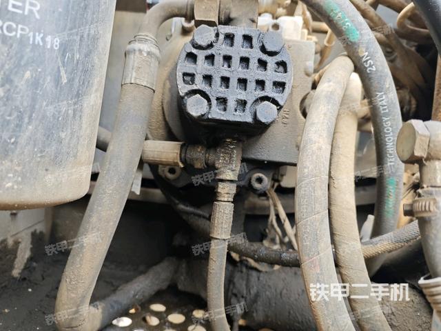 液壓泵斜45?右(大件艙室) 液壓泵斜45?右(大件艙室)