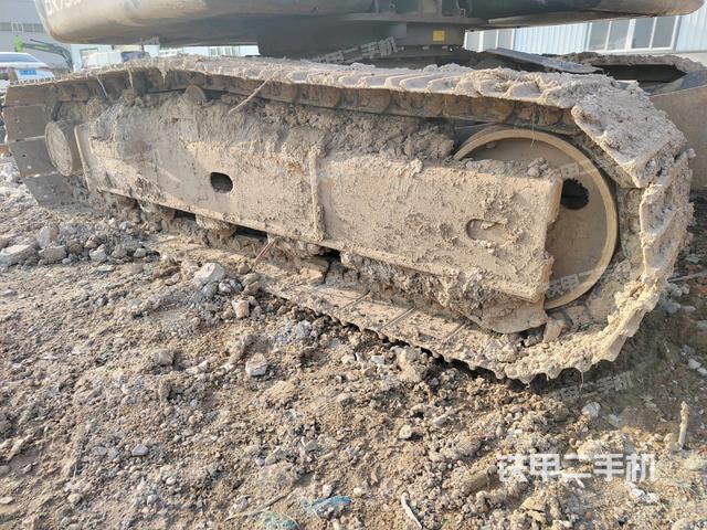 單側(cè)履帶整體(整機外觀) 單側(cè)履帶整體(整機外觀)