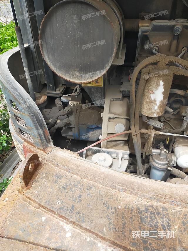 回转马达和主控阀（整机外观）