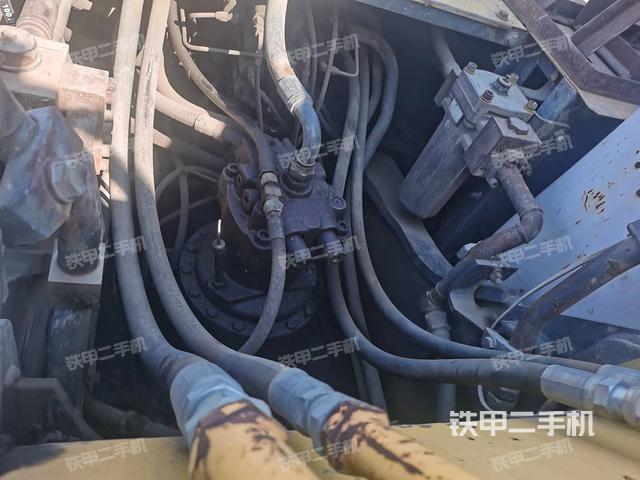 回转马达和主控阀（整机外观）