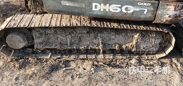 单侧履带整体（整机外观）