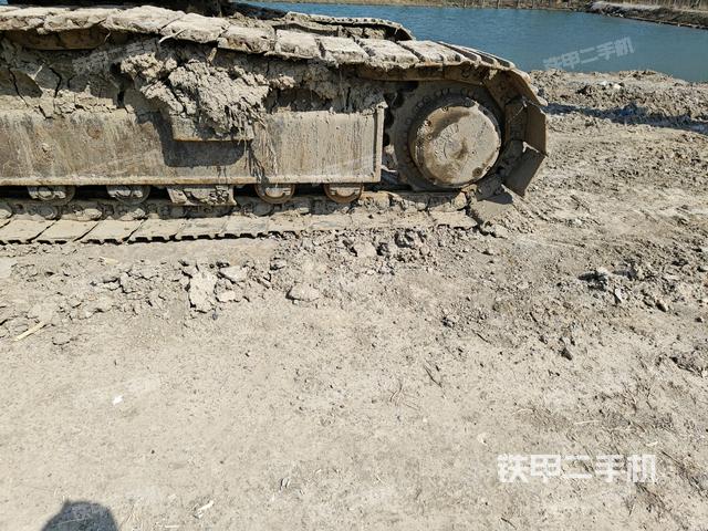 右驅(qū)動輪（行走機(jī)構(gòu)）