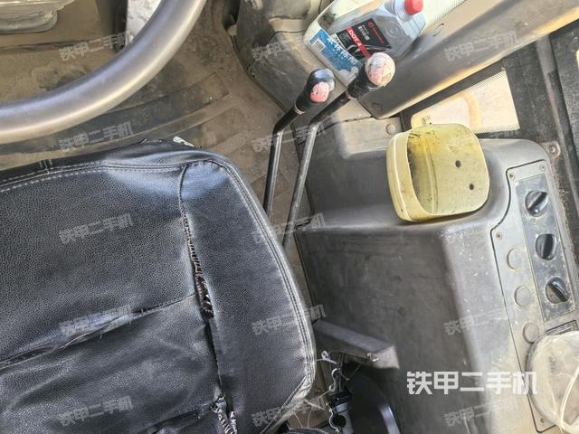 操作桿  檔位(駕駛室部分) 操作桿  檔位(駕駛室部分)