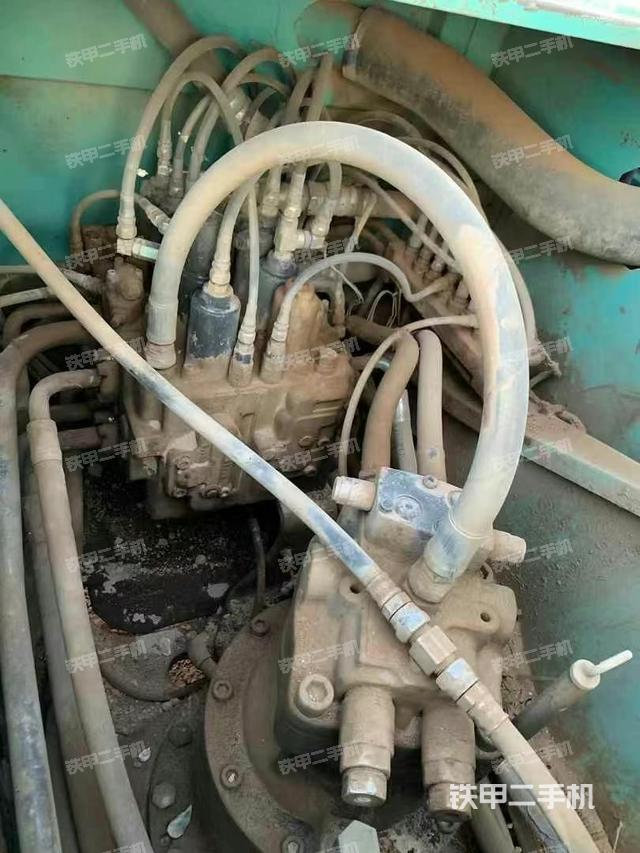 回轉(zhuǎn)馬達和主控閥（整機外觀）