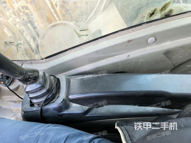 座椅右側(cè)控制臺(tái)/鑰匙門/油門/含右手柄(駕駛室部分) 座椅右側(cè)控制臺(tái)/鑰匙門/油門/含右手柄(駕駛室部分)