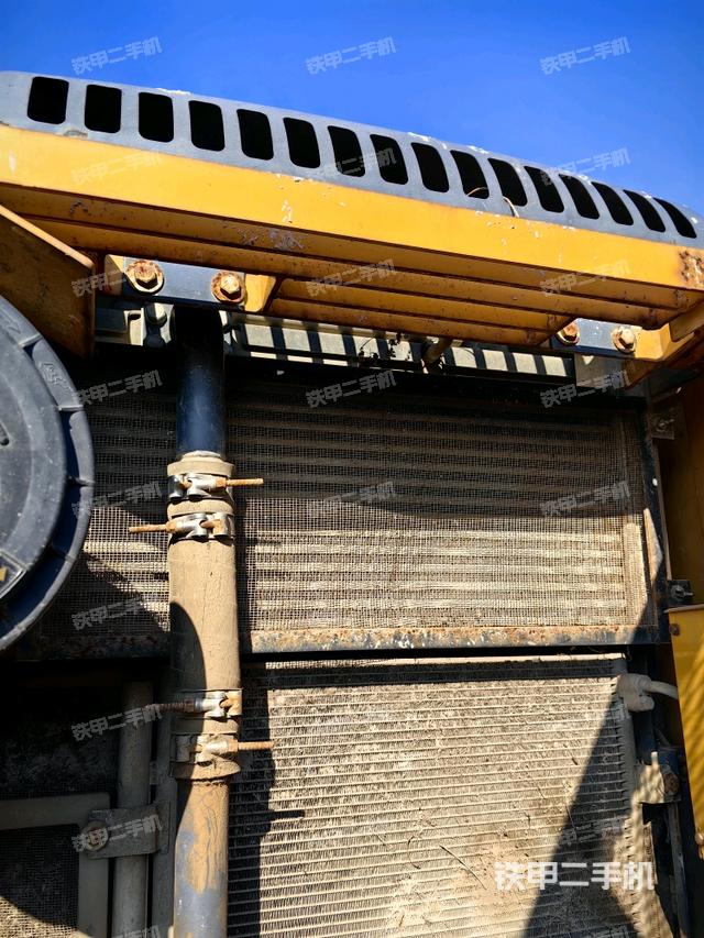 散熱器正面(大件艙室) 散熱器正面(大件艙室)