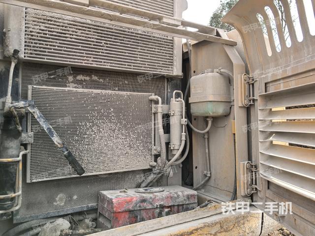 散熱器正面(大件艙室) 散熱器正面(大件艙室)