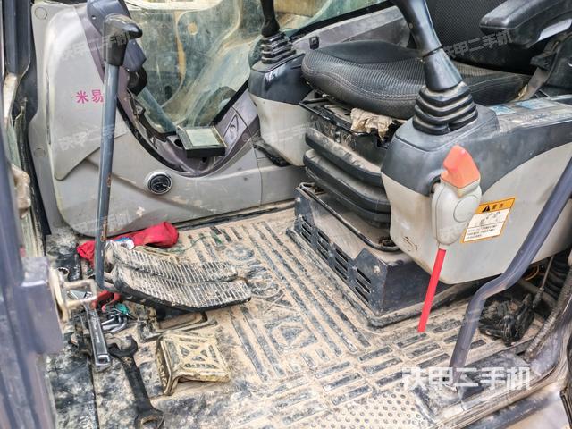 駕駛室正側(cè)（駕駛室部分）