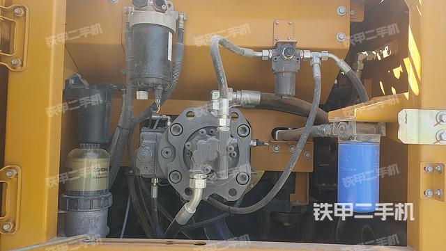 液壓泵艙室正面整體（整機(jī)外觀）