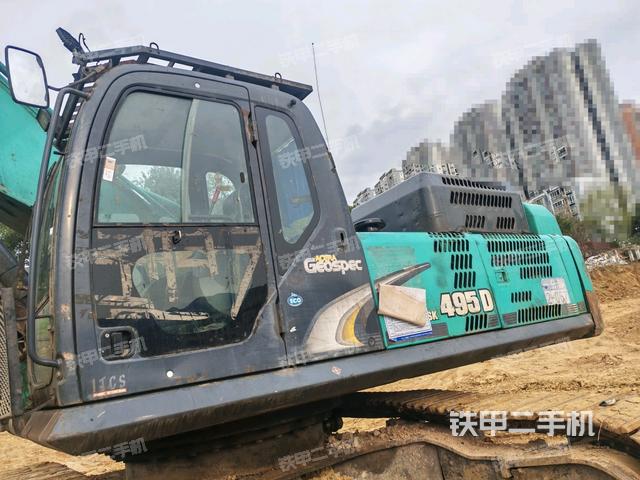 駕駛室左前45度(駕駛室部分) 駕駛室左前45度(駕駛室部分)