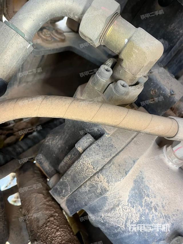 液壓泵艙室正面整體(整機(jī)外觀) 液壓泵艙室正面整體(整機(jī)外觀)