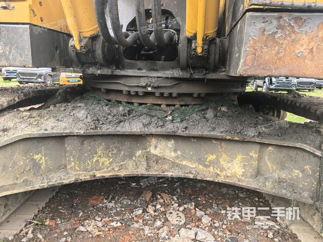 轉(zhuǎn)盤和下車架正前（工作和回轉(zhuǎn)裝置）