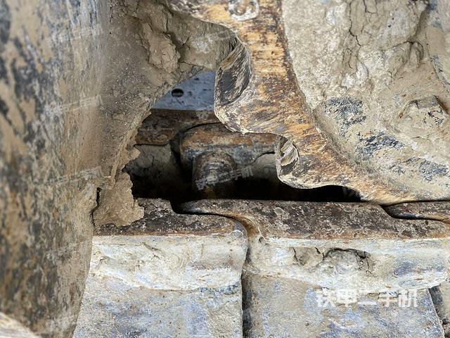 左側(cè)行走馬達蓋板（行走機構(gòu)）