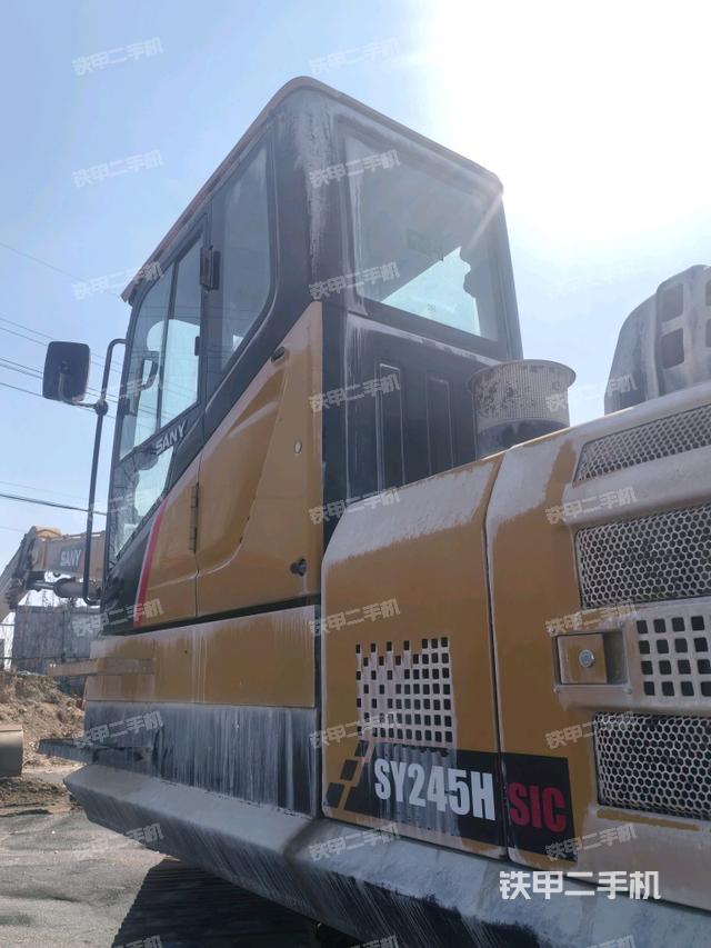 駕駛室左后45度(駕駛室部分) 駕駛室左后45度(駕駛室部分)