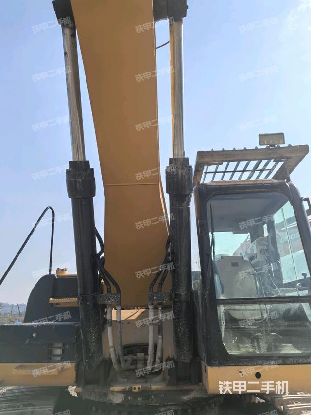 大臂油缸整體?豎拍（工作和回轉(zhuǎn)裝置）