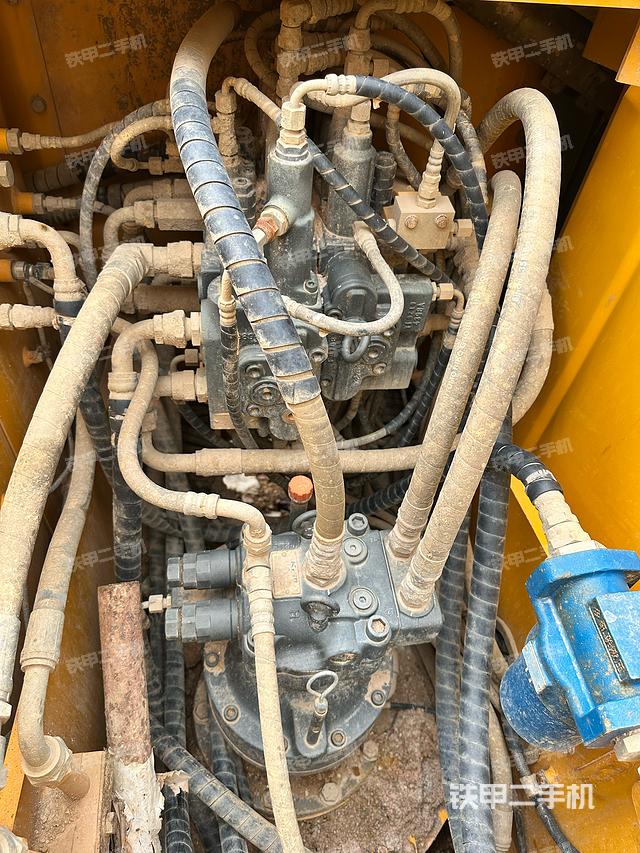 回转马达和主控阀（整机外观）