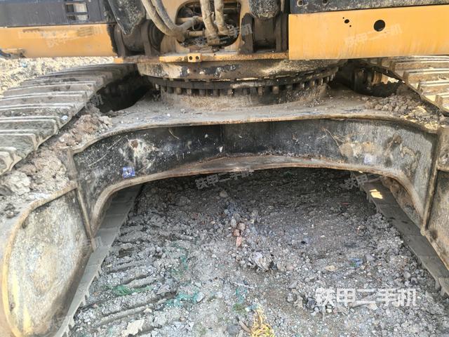 轉(zhuǎn)盤(pán)和下車(chē)架正前（工作和回轉(zhuǎn)裝置）