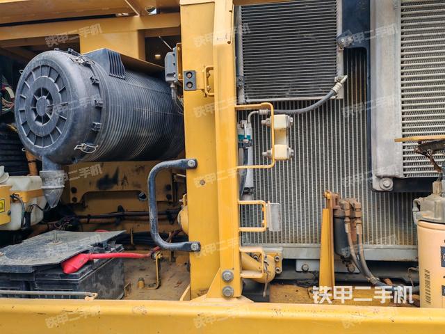 液壓泵艙室正面整體（整機(jī)外觀）