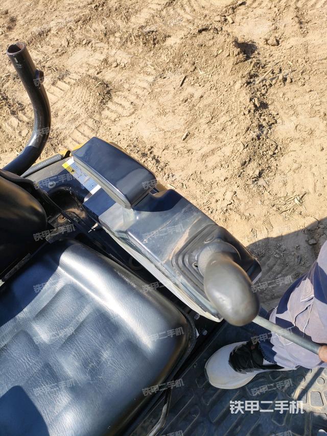 座椅左側(cè)控制臺/音響/含左手柄（駕駛室部分）