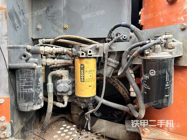 液压泵舱室正面整体（整机外观）