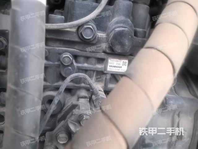 回轉馬達和主控閥(整機外觀) 回轉馬達和主控閥(整機外觀)