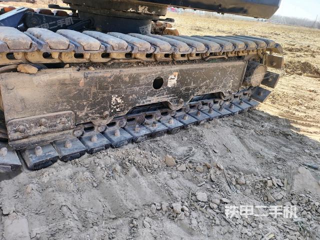 左驅(qū)動輪（行走機構(gòu)）