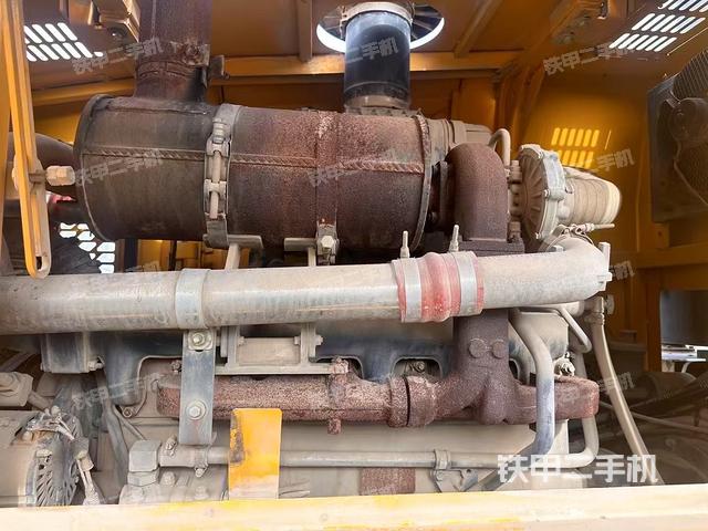 发动机右侧（整机外观及大件）