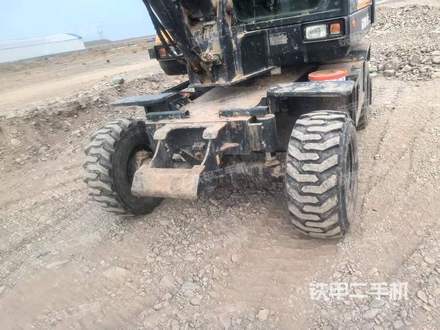 駕駛室整體(整機外觀) 駕駛室整體(整機外觀)