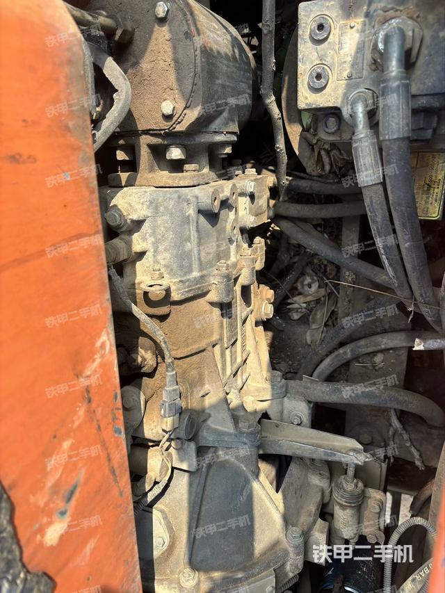 液壓泵艙室正面整體(整機外觀) 液壓泵艙室正面整體(整機外觀)