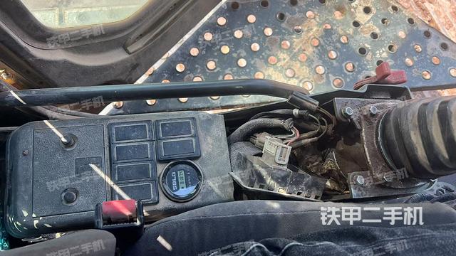 座椅左側(cè)控制臺(tái)/音響/含左手柄（駕駛室部分）