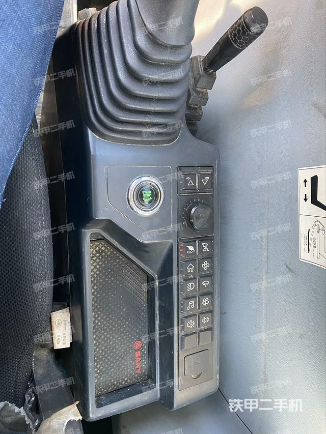 座椅右側(cè)控制臺/鑰匙門/油門/含右手柄（駕駛室部分）