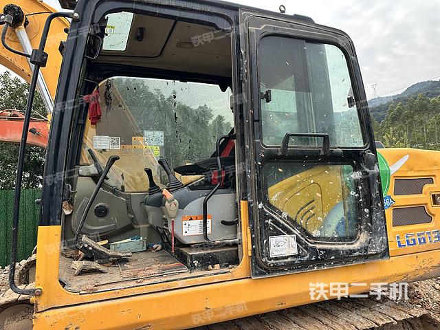 驾驶室整体（整机外观）