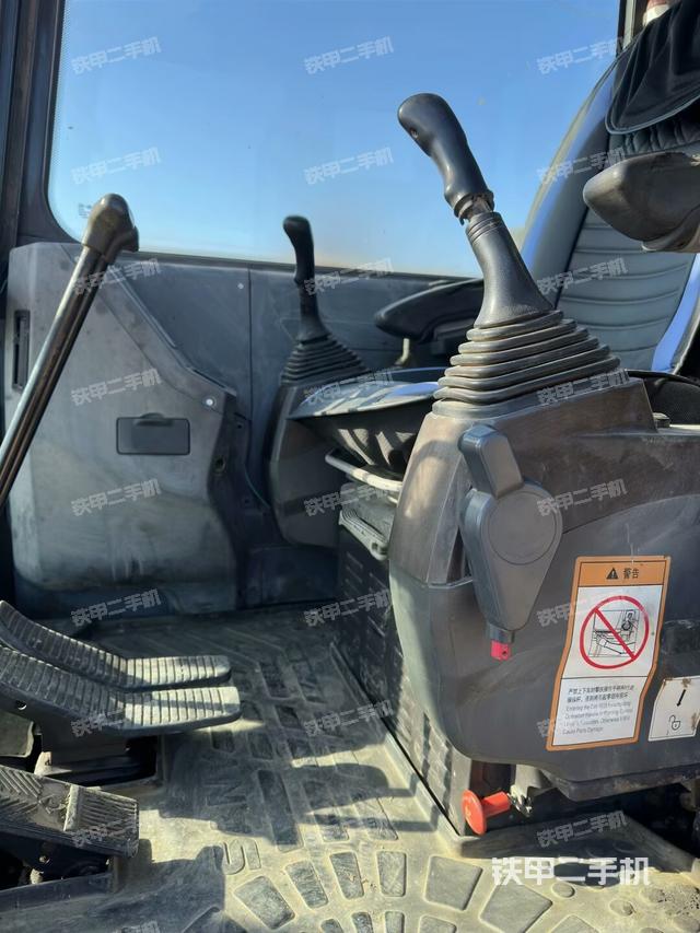 駕駛室頂部（整機(jī)外觀）