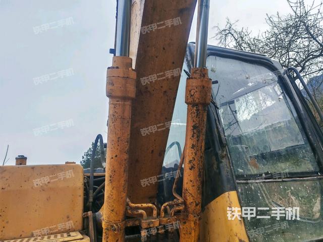 大臂油缸整體?豎拍(工作和回轉裝置) 大臂油缸整體?豎拍(工作和回轉裝置)