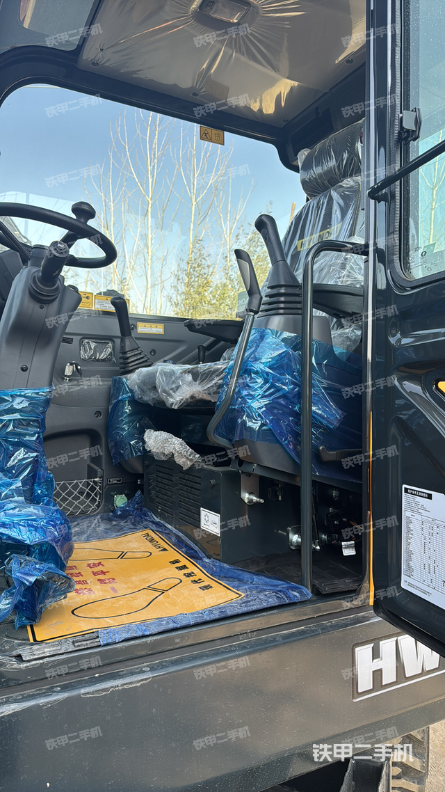 駕駛室整體（整機(jī)外觀）