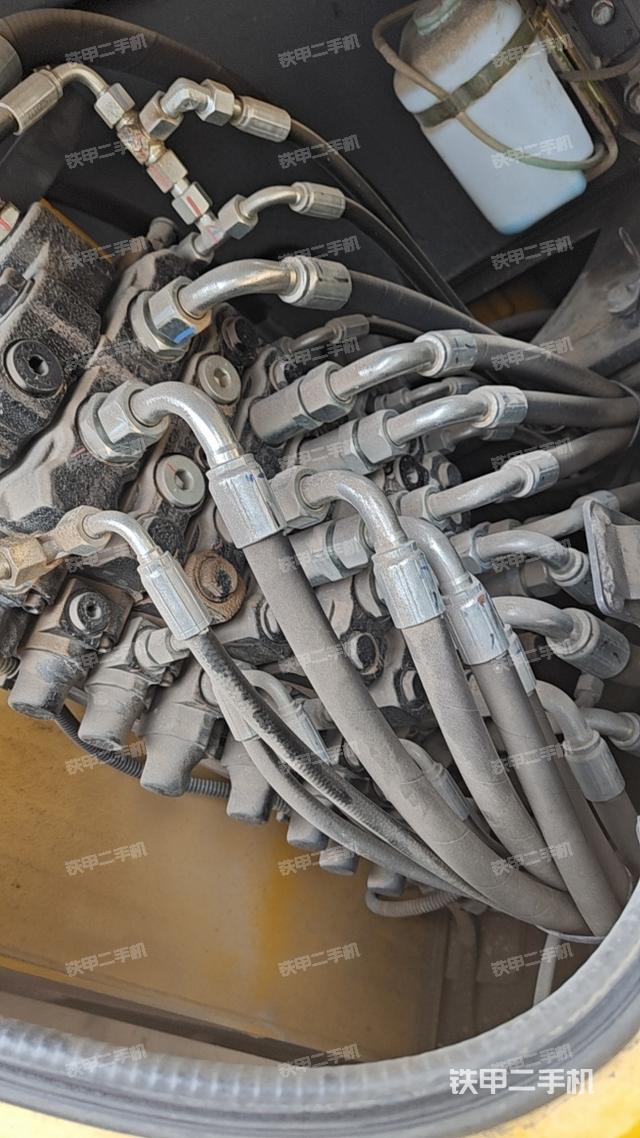 回轉馬達和主控閥（整機外觀）