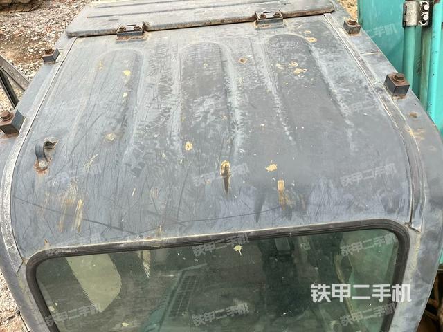 駕駛室頂部（整機外觀）