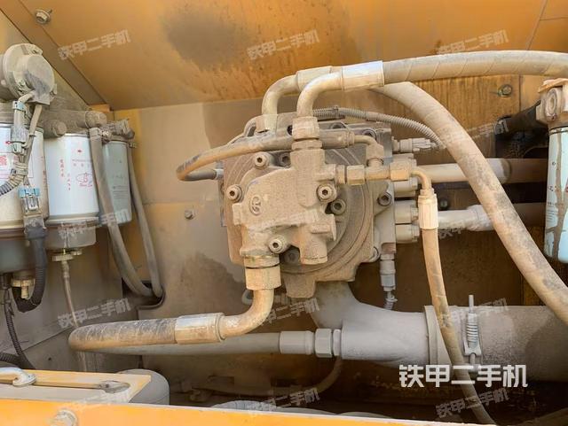 液壓泵艙室正面整體（整機(jī)外觀）