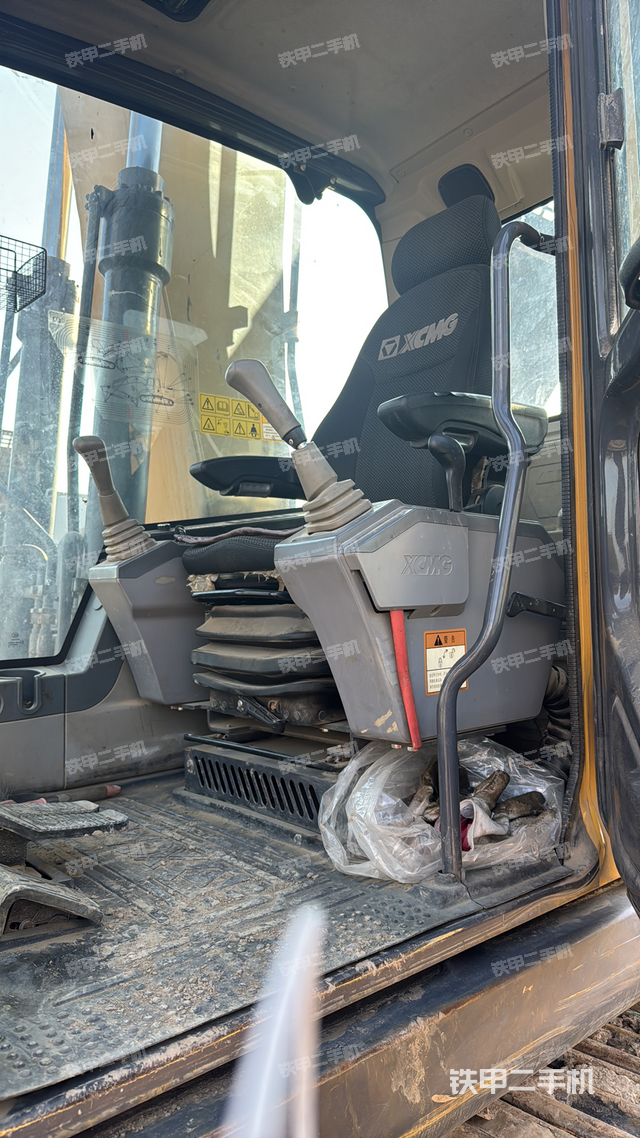 駕駛室整體（整機外觀）