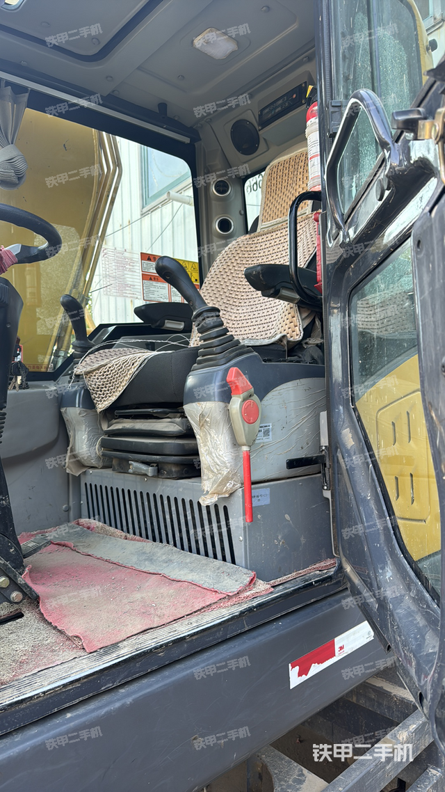 驾驶室整体（整机外观）