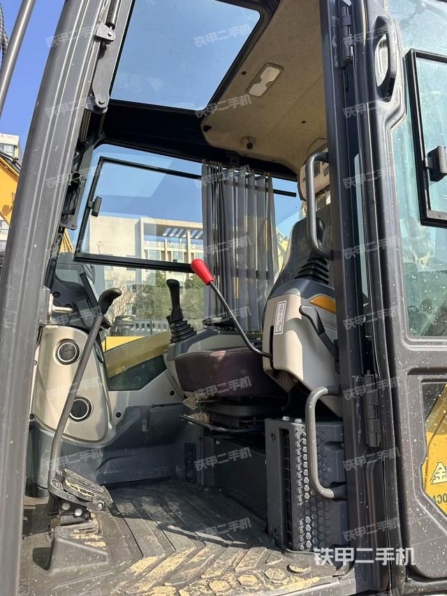 驾驶室整体（整机外观）