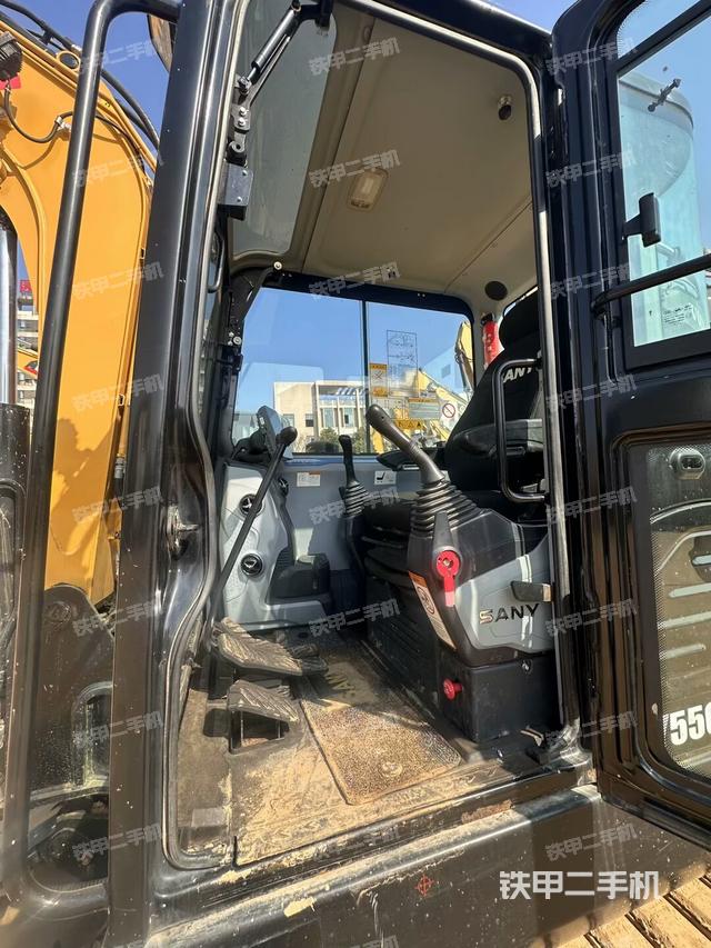 驾驶室整体（整机外观）