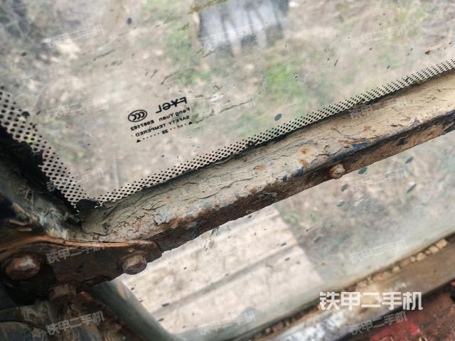 左后方玻璃角標(駕駛室部分) 左后方玻璃角標(駕駛室部分)