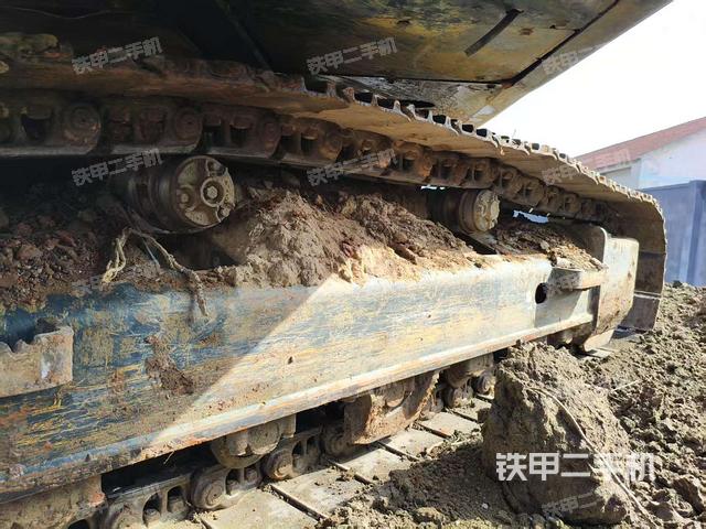 單側(cè)履帶整體(整機(jī)外觀) 單側(cè)履帶整體(整機(jī)外觀)