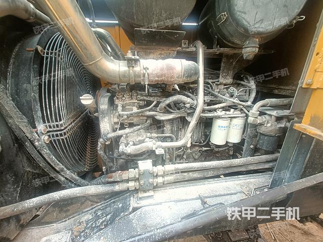 发动机右侧（整机外观及大件）